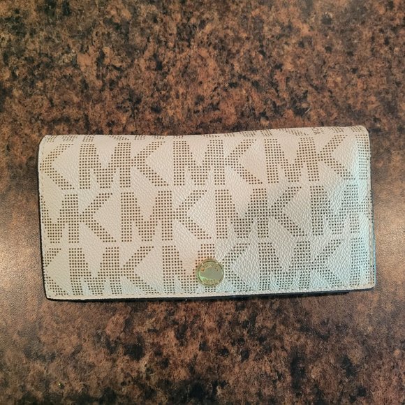 Michael Kors Handbag with Matching Wallet and Cosmetics Bag - Picture 2 of 11